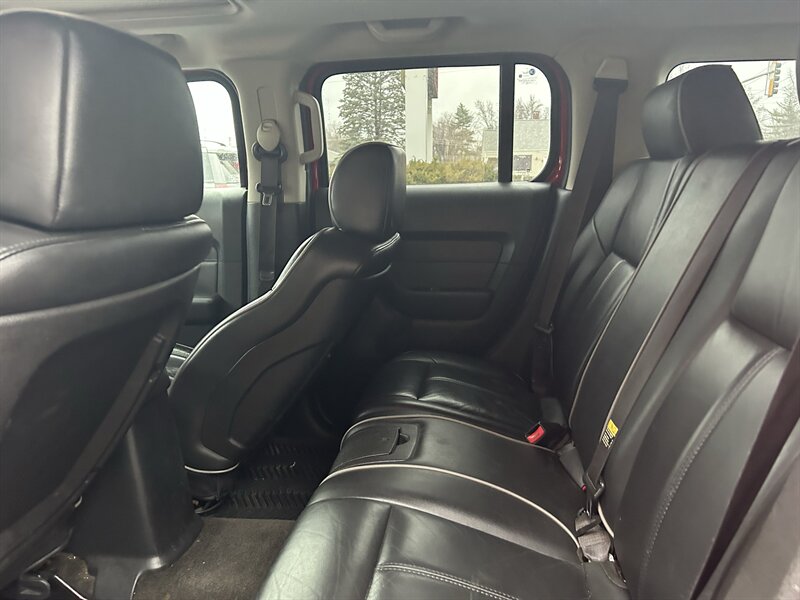 2006 Hummer H3 4dr SUV - Photo 10 - Fairview Heights, IL 62208