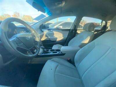 2017 Hyundai SONATA SE - Photo 4 - Belleville, IL 62226