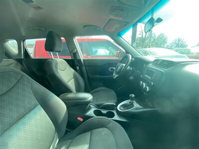 2015 Kia Soul   - Photo 6 - Belleville, IL 62226