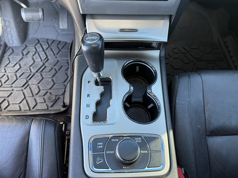 2013 Jeep Grand Cherokee Laredo X - Photo 14 - Cahokia, IL 62206
