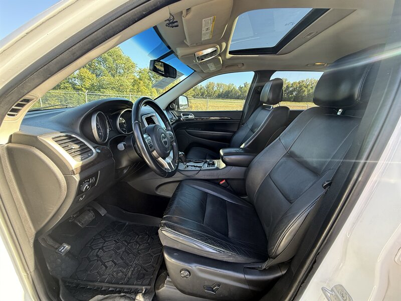 2013 Jeep Grand Cherokee Laredo X - Photo 9 - Cahokia, IL 62206
