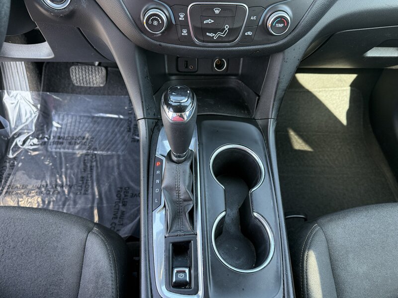 2018 Chevrolet Equinox LT - Photo 17 - Cahokia, IL 62206