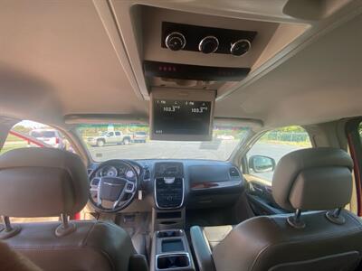 2013 Chrysler Town & Country Touring   - Photo 11 - Cahokia, IL 62206