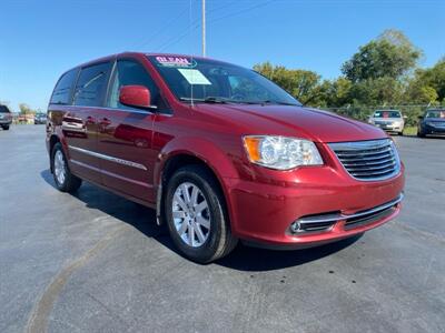 2013 Chrysler Town & Country Touring   - Photo 3 - Cahokia, IL 62206