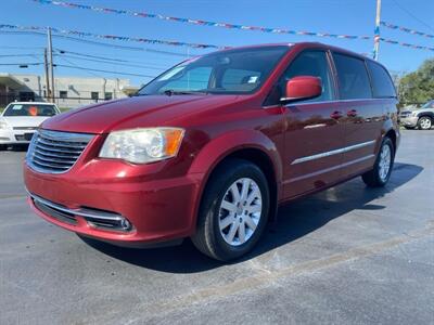 2013 Chrysler Town & Country Touring   - Photo 1 - Cahokia, IL 62206