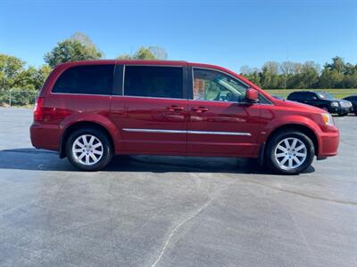 2013 Chrysler Town & Country Touring   - Photo 4 - Cahokia, IL 62206