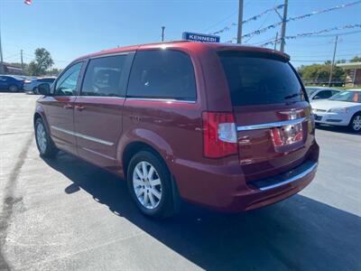 2013 Chrysler Town & Country Touring   - Photo 6 - Cahokia, IL 62206