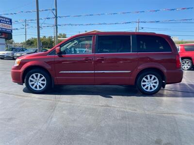 2013 Chrysler Town & Country Touring   - Photo 5 - Cahokia, IL 62206