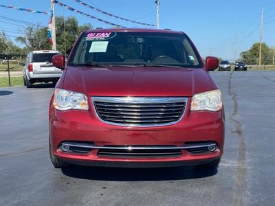 2013 Chrysler Town & Country Touring   - Photo 2 - Cahokia, IL 62206