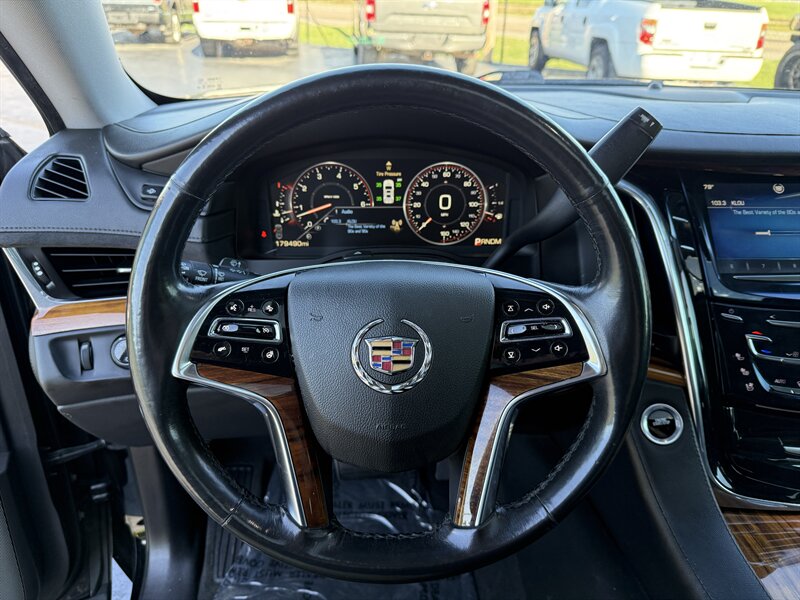 2015 Cadillac Escalade Luxury - Photo 15 - Cahokia, IL 62206