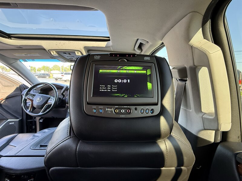 2015 Cadillac Escalade Luxury - Photo 13 - Cahokia, IL 62206