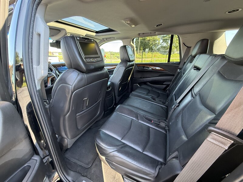 2015 Cadillac Escalade Luxury - Photo 11 - Cahokia, IL 62206