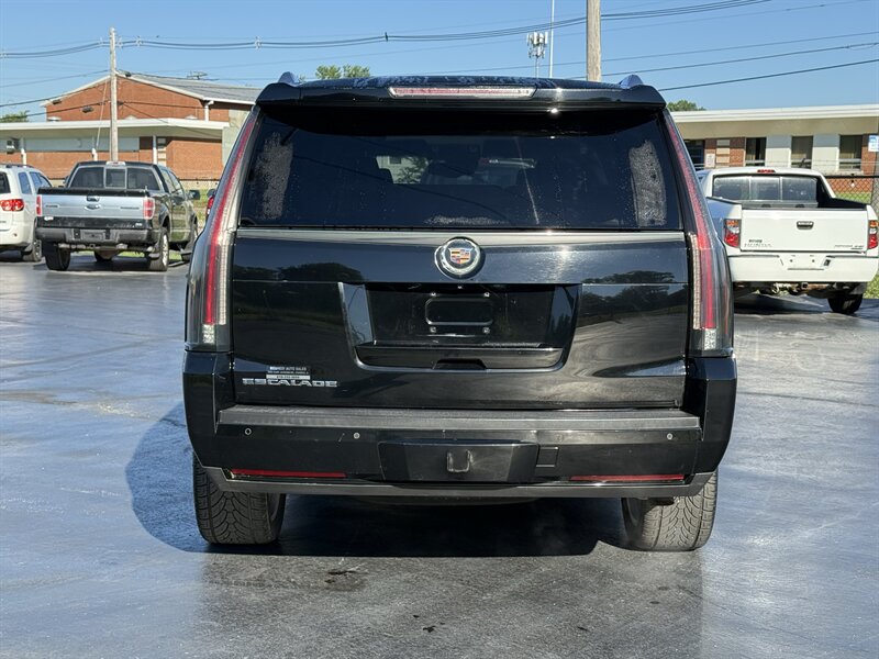 2015 Cadillac Escalade Luxury - Photo 8 - Cahokia, IL 62206