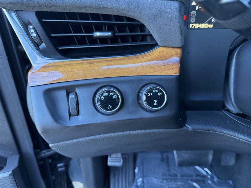 2015 Cadillac Escalade Luxury - Photo 19 - Cahokia, IL 62206