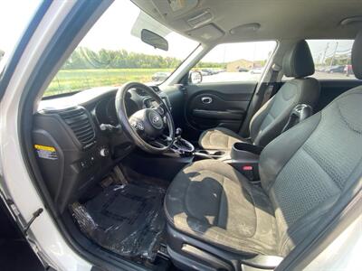 2015 Kia Soul +   - Photo 6 - Cahokia, IL 62206