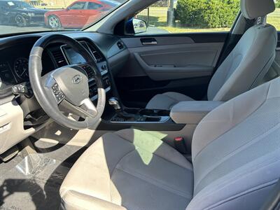 2018 Hyundai SONATA SEL   - Photo 8 - Fairview Heights, IL 62208