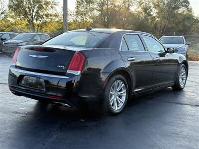 2017 Chrysler 300C   - Photo 8 - Cahokia, IL 62206