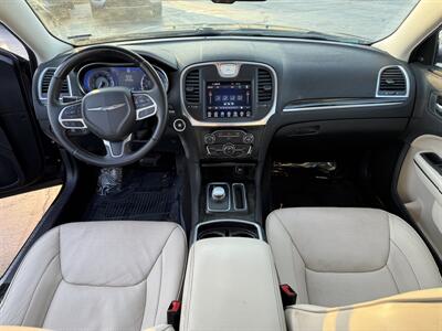 2017 Chrysler 300C   - Photo 12 - Cahokia, IL 62206