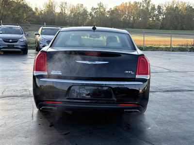 2017 Chrysler 300C   - Photo 7 - Cahokia, IL 62206