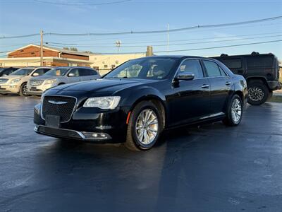 2017 Chrysler 300C   - Photo 1 - Cahokia, IL 62206