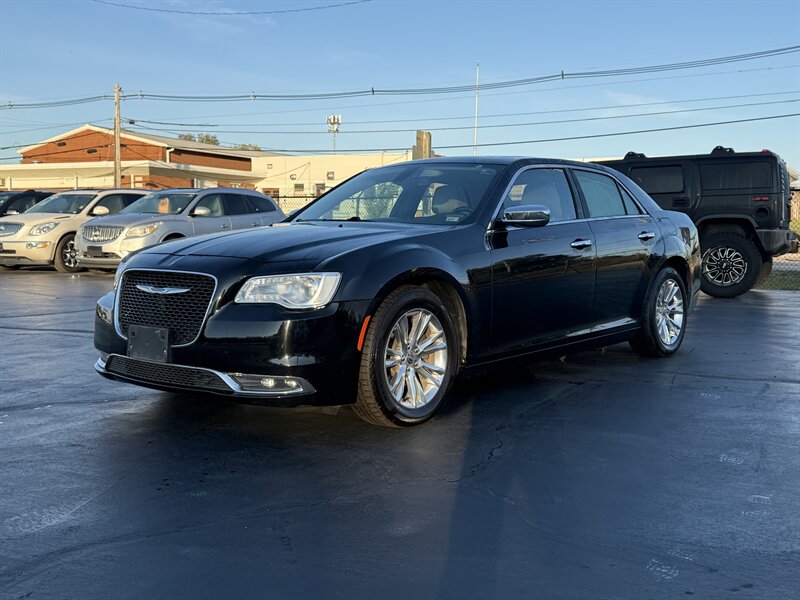 2017 Chrysler 300C   - Photo 1 - Cahokia, IL 62206