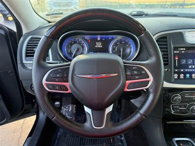 2017 Chrysler 300C   - Photo 13 - Cahokia, IL 62206