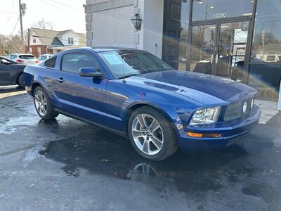 2009 Ford Mustang V6 Deluxe   - Photo 2 - Fairview Heights, IL 62208