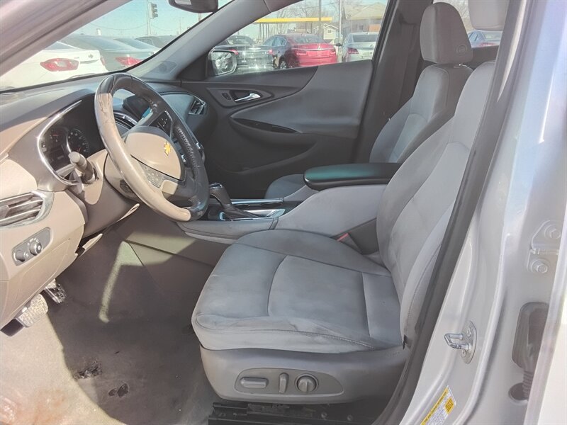 2017 Chevrolet Malibu LT - Photo 10 - Cahokia, IL 62206