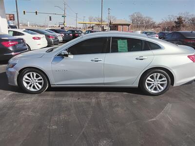 2017 Chevrolet Malibu LT - Photo 2 - Cahokia, IL 62206