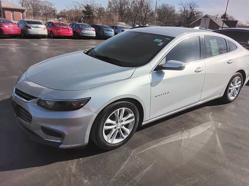 2017 Chevrolet Malibu LT   - Photo 1 - Cahokia, IL 62206