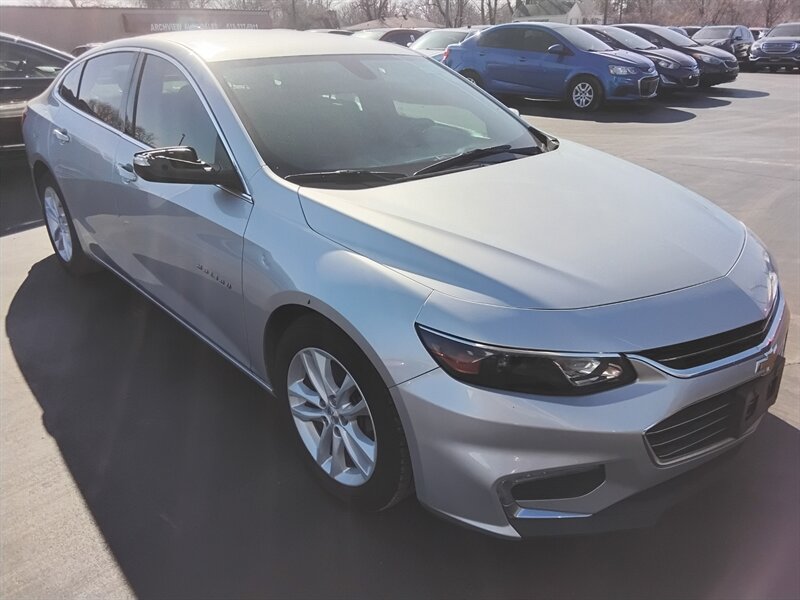 2017 Chevrolet Malibu LT - Photo 4 - Cahokia, IL 62206