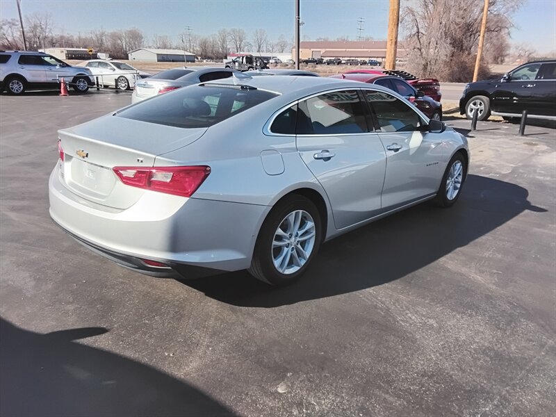 2017 Chevrolet Malibu LT - Photo 6 - Cahokia, IL 62206