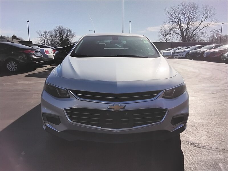 2017 Chevrolet Malibu LT - Photo 3 - Cahokia, IL 62206