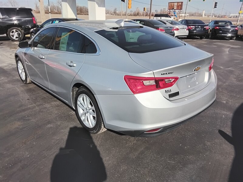 2017 Chevrolet Malibu LT - Photo 8 - Cahokia, IL 62206