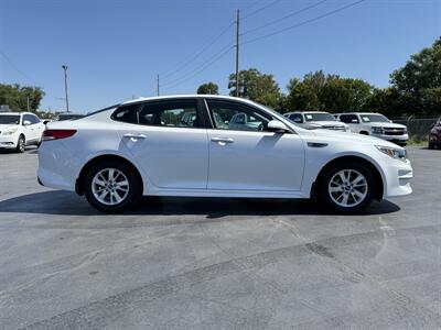 2017 Kia Optima LX   - Photo 5 - Cahokia, IL 62206