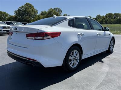 2017 Kia Optima LX   - Photo 8 - Cahokia, IL 62206