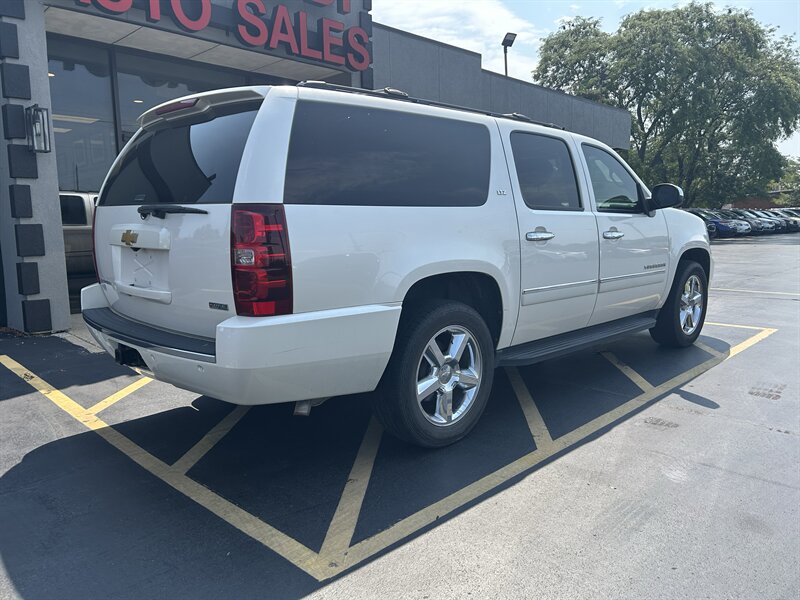 2012 Chevrolet Suburban LTZ - Photo 4 - Fairview Heights, IL 62208