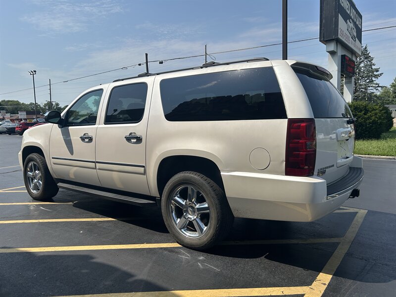 2012 Chevrolet Suburban LTZ - Photo 5 - Fairview Heights, IL 62208