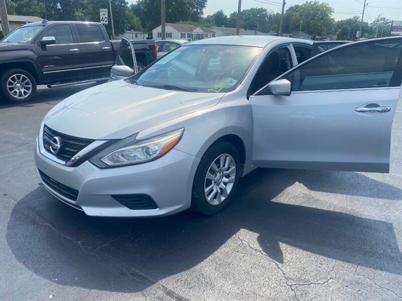 2017 Nissan Altima 2.5   - Photo 1 - Belleville, IL 62226