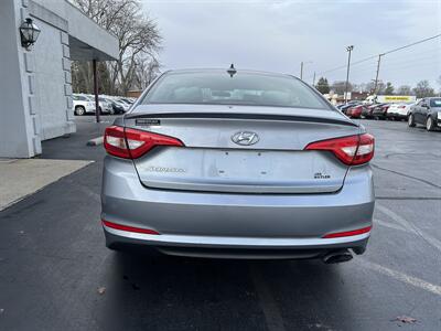 2017 Hyundai SONATA SE   - Photo 7 - Fairview Heights, IL 62208