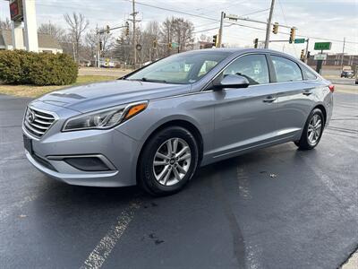 2017 Hyundai SONATA SE   - Photo 3 - Fairview Heights, IL 62208