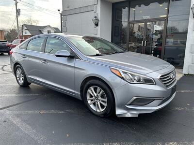 2017 Hyundai SONATA SE   - Photo 2 - Fairview Heights, IL 62208