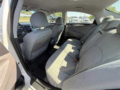 2011 Hyundai SONATA Hybrid   - Photo 10 - Cahokia, IL 62206