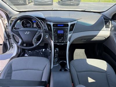 2011 Hyundai SONATA Hybrid   - Photo 11 - Cahokia, IL 62206
