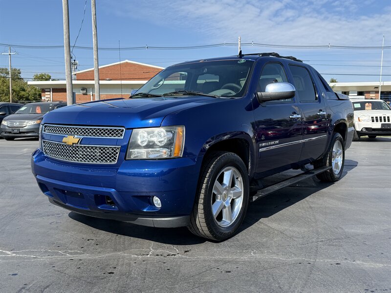 2013 Chevrolet Avalanche LTZ Black Diamond - Photo 1 - Cahokia, IL 62206