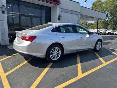 2017 Chevrolet Malibu LT   - Photo 4 - Fairview Heights, IL 62208
