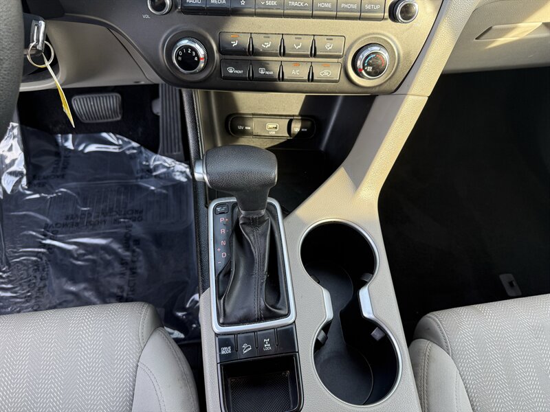 2020 Kia Sportage LX - Photo 15 - Cahokia, IL 62206