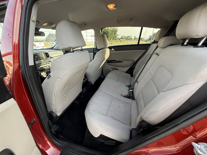 2020 Kia Sportage LX - Photo 11 - Cahokia, IL 62206