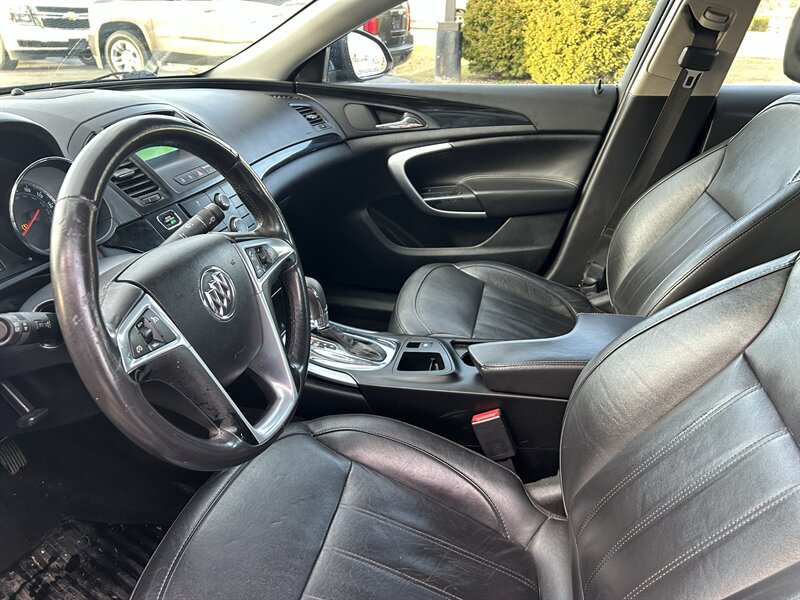 2012 Buick Regal Premium 1 - Photo 7 - Fairview Heights, IL 62208