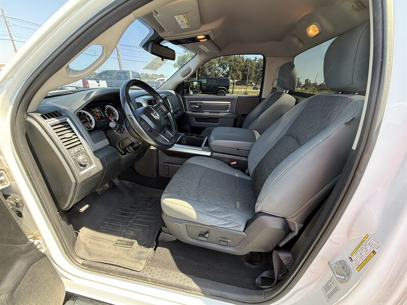 2015 RAM 1500 Big Horn - Photo 9 - Cahokia, IL 62206